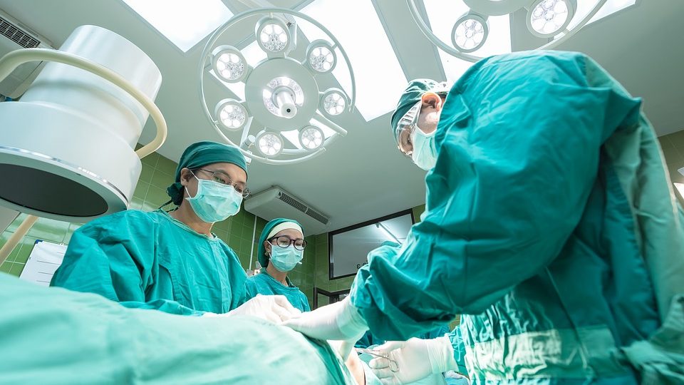 ייצוגית נגד הראל והפניקס: מסרבות ללא הצדקה לפצות בגין ניתוח מניעה