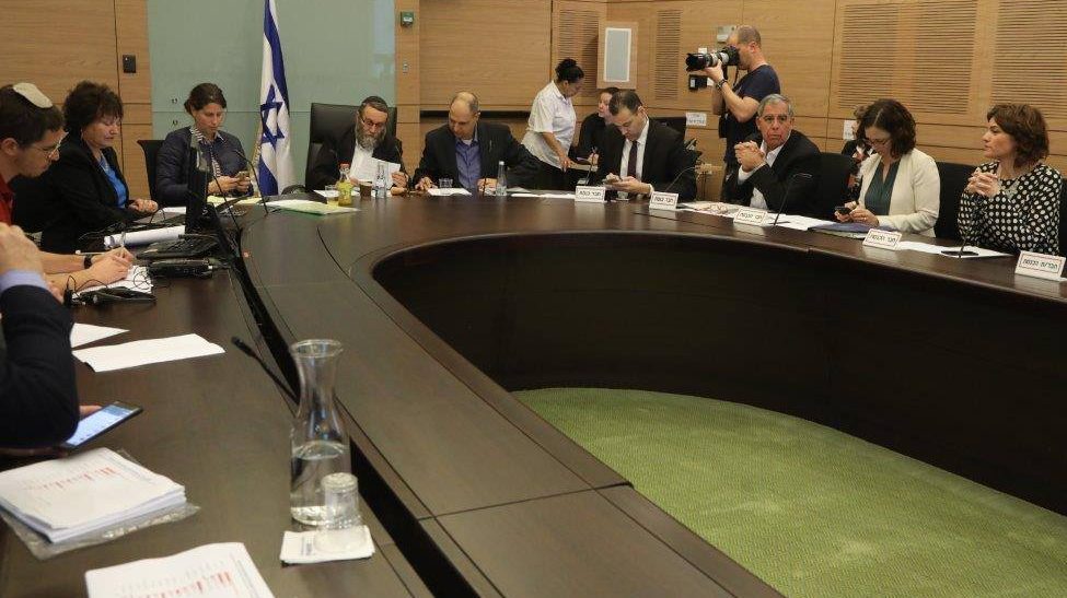 ועדת הכספים אישרה מתווה מדורג בתקנות ההשקעה של המוסדיים בתשתיות בישראל