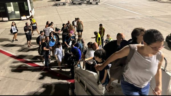 מטוס החילוץ של פספורטכארד לרודוס נחת אתמול בישראל עם עשרות מבוטחים שנמלטו מהשריפות